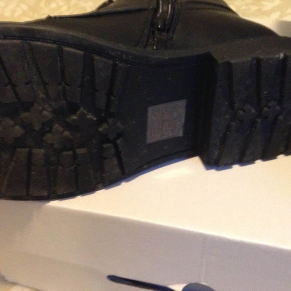 Non-leather black boots Lace up - Picture 7 of 7